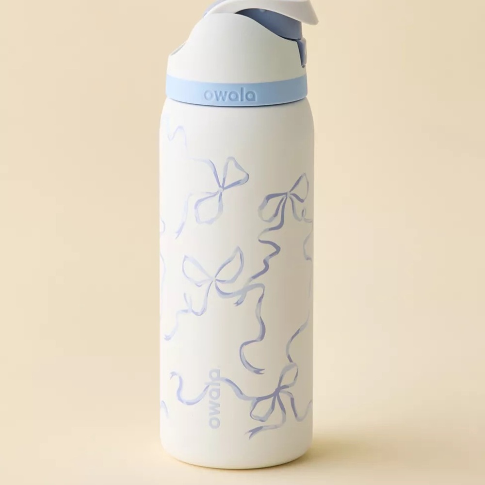 Owala UO Exclusive FreeSip 32 oz Bow Water Bottle - Tied and True